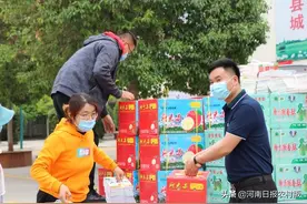 郸城好人吴玲玲：“挣了钱就不能光想着自己！”图片