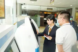 未来领养老金的人有福了，6大银行跨行取现免费，但要注意4件事图片