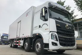 潍柴+法士特黄金动力，平地板大卧铺驾驶室，实拍柳汽H7冷藏车图片