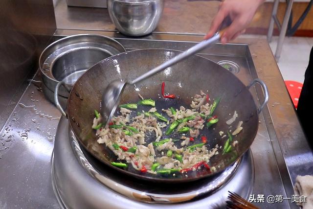 大头菜富含天然叶酸，准妈妈要多吃！和粉丝一起炒，又香又下饭