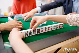 我不打牌了，不仅是因为久坐会不舒服，更可怕的，还是后面那些事图片