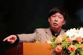 易中天家世显赫：富能不能过三代，还是要看人图片