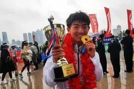 “第一个撞线，冠军不是他”，青马“冠亚军风波”尘埃落定，赵长虹成绩取消、主裁致歉图片