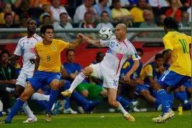 06年世界杯后，南美球员大量前往欧洲足坛，南美足球陷入低谷图片