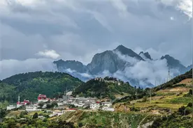 他在梅里雪山，寻找17位故人图片