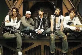 靠《死了都要爱》火遍全国，主唱苏见信“台上风光台下凉”的尴尬图片