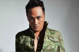 自嘲明星朋友过气，宠爱儿子变话唠，“江湖老大”吴镇宇的孩子气图片