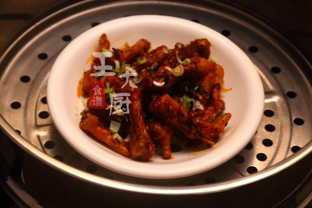 鸡爪可以这样做，豉汁蒸鸡爪，简单省事又好吃，用来下酒很不错