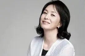 33岁农村小伙娶了47岁离异女人，直言：我是幸运的图片