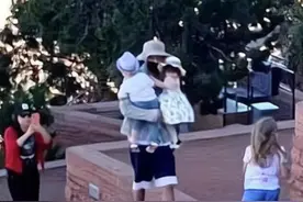 64岁葛优被曝有一个3岁的儿子？与妻子贺聪结婚34年，一直没孩子图片