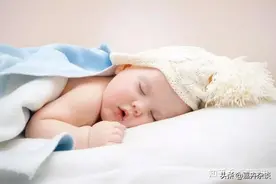 宝宝频繁夜醒是什么原因？夜奶还是夜醒？图片