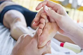 哪些疾病能通过性生活传播？医生不掩饰：常见的有4种，要当心了图片