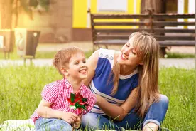 幼儿园接园后，一定要问孩子的三个问题，别错失孩子的快乐成长图片