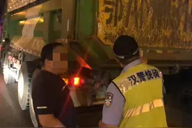坚持科技赋能 强化隐患排查 武汉交警持续开展“渣土车”通行秩序整治图片