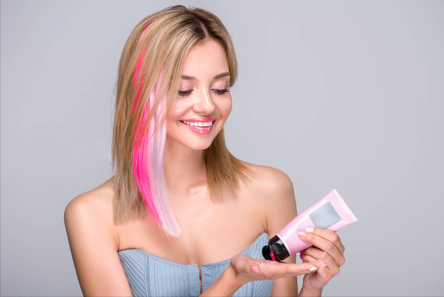 头发干燥用“发膜”还是“护发素”？两种都可以，但千万别用错了