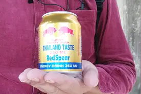 云南河口买的越南红牛饮料，尝了下，感觉味道很复杂视频封面