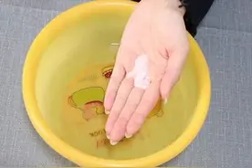 过期小药片，碾碎浇花一级棒，叶子油亮不生虫，开花更劲爆图片