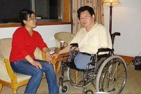 越战中失去双腿和左手，退休后展亚平迎来真爱，今女儿考上公务员图片