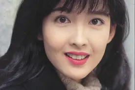 周慧敏25年前绝美造型曝光，如此佳人，却对一"渣男"死心塌地图片