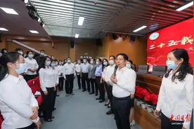 张吉福张强看望慰问部分一线教师图片