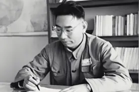 1960年，一小伙在河南火车站卖烟被抓，审讯后竟是许光达的弟弟图片