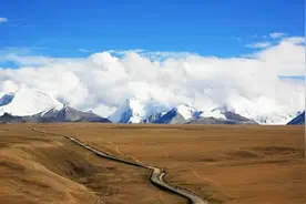 这个国家与中国接壤，仅仅隔着一条河，但是生活情况大不相同视频封面