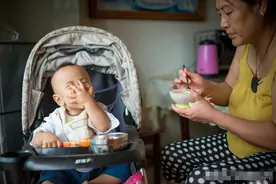 连夜带娃逃离娘家，人到中年，有一种狼狈叫"娘家不再是家"图片