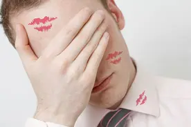公司里的女员工，为什么愿意给领导当情人？3个女人说出了心里话图片