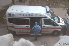 河北一大学生被曝宿舍产子后留置厕所，校方：已报警图片