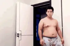 吃鸡毁一生，网游穷三代！彭于晏叫你起床了！每日快乐动态图图片