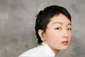 3岁随母改嫁，后爸扛水泥支持她演员梦，三获影后成90后女星第一图片