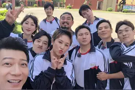 《夏洛特烦恼》时隔6年重聚，尹正和王智缺席，被“王老师”喊话图片