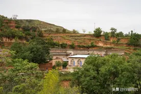 7旬老人40年前捡漏，1千元买下1座农村“豪宅”，如今百万不卖图片
