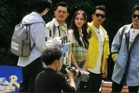 《奔跑吧》最新路透再曝光，蔡徐坤郭麒麟打闹显顽皮图片