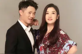 曾毅换新搭档上节目唱歌，词多了，声音却没了图片