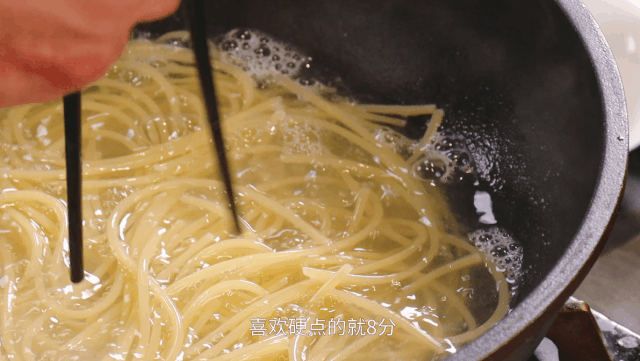 大厨教你在家做意面，只需简单几步，超级好吃