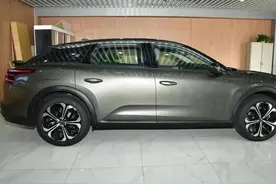 蹭一波雪铁龙凡尔赛C5 X，推荐指导价15.87万的势不凡图片