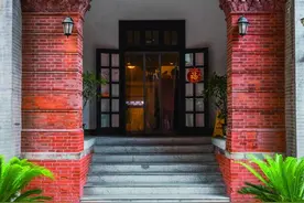 有时间去张爱玲出生的老宅坐坐，依然可以听到她喜爱的“市声”图片