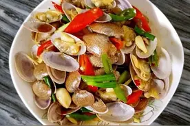 清明回老家祭祖，我负责在家做饭炒菜，婆家人：头一次享受这待遇图片