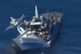 巴基斯坦护卫舰遭潜艇袭击，鱼雷威力太大，数千吨战舰瞬间断两截图片