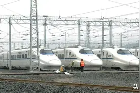 如今铁路是最大的央企，那铁路系统的210万职工能开多少工资？图片