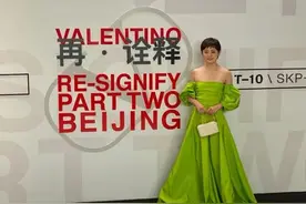 孙俪这身高定真浪费了，肤色暗沉没气色，脖子前倾更是毁了端庄感图片