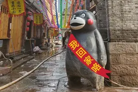 “熊本熊”奇幻漂流全剧终！3个壮汉才抬上车运回“家”将在景区原样展示图片