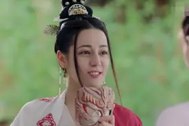 迪丽热巴女生男相，每次古装就太硬了，脸蛋不够柔美太吃亏图片