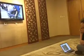 天秤座张艺兴纠结日常，你是想作曲，还想看极限挑战？视频封面