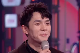 芒果晚会搞事！娜扎张翰同台，李佳琦皮肤爆痘，王鸥灰绿美瞳诡异图片