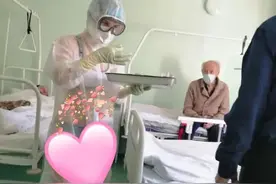 俄罗斯“比基尼护士”获居民支持，被邀请当模特！穿泳装并不可耻图片