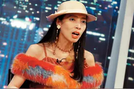 64岁富婆许纯美，身家70亿嫁给小20岁男子，表示：没钱就没有爱情图片