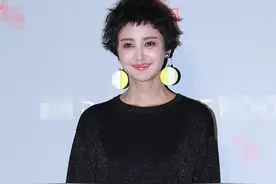 张歆艺减肥成功后，还剪了“狗啃短发”，配一身黑意外美得惊艳图片
