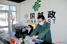 五一·致敬最美劳动者：大山里邮递员小夫妻平凡岗位献青春图片